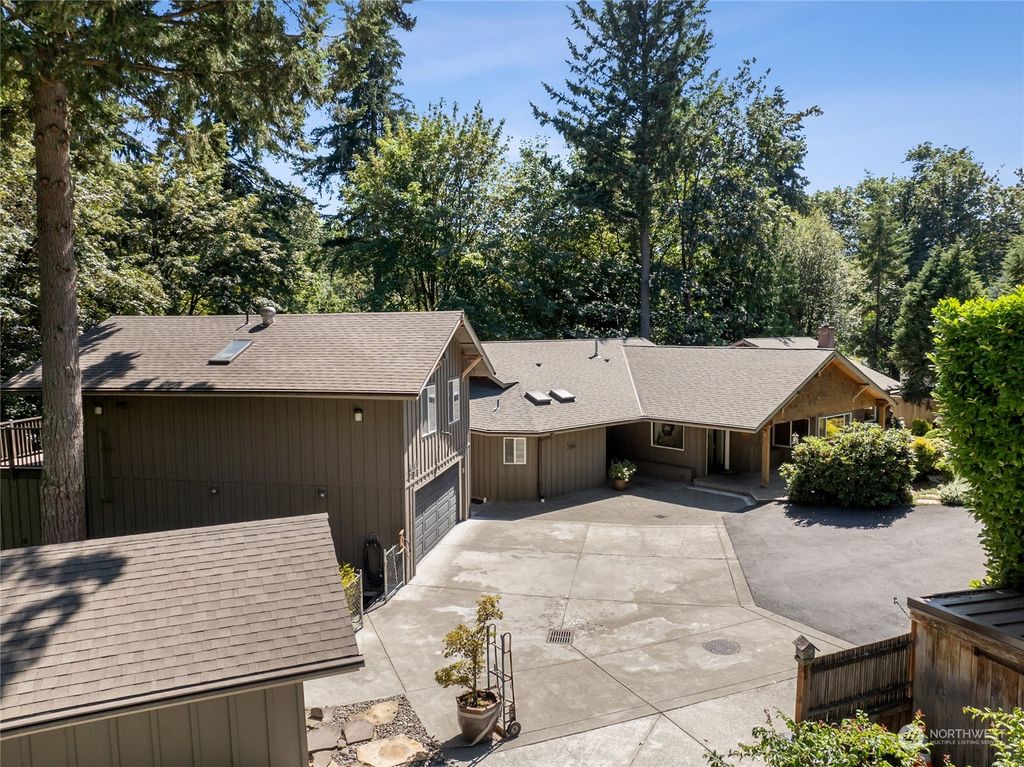 Photo of 16802 6th Avenue SW, Normandy Park, WA 98166 (MLS # 2266604)