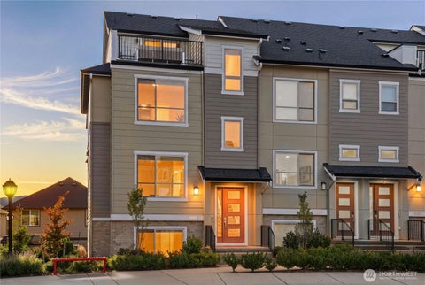 Photo of 1085 6th Walk WALK NE, Issaquah, WA 98029 (MLS # 2577910)