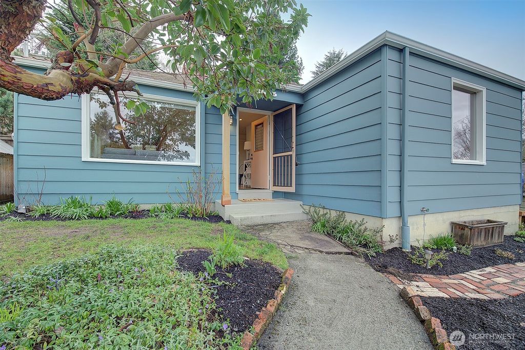 Photo of 3625 36th Avenue W, Seattle, WA 98199 (MLS # 2493188)