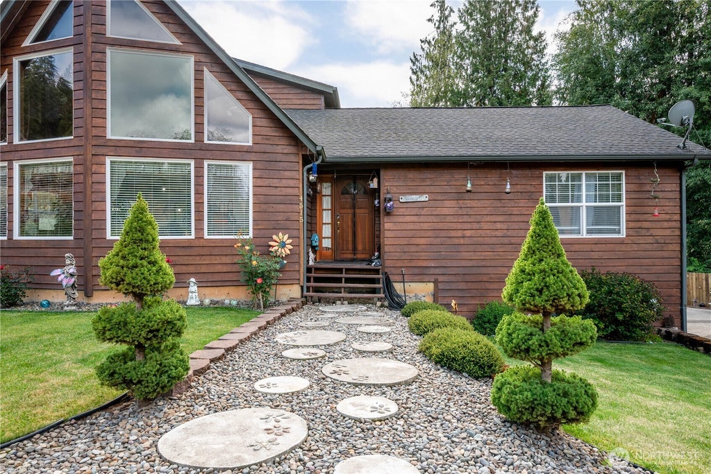 Photo of 4515 Columbia Heights Road, Longview, WA 98632 (MLS # 2583421)