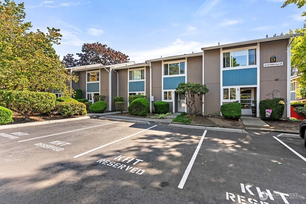 Photo of 25416 106th Avenue NW #D4, Kent, WA 98030 (MLS # 2435249)