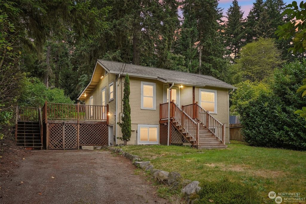 Photo of 19221 15th Avenue NE, Shoreline, WA 98155 (MLS # 2298384)