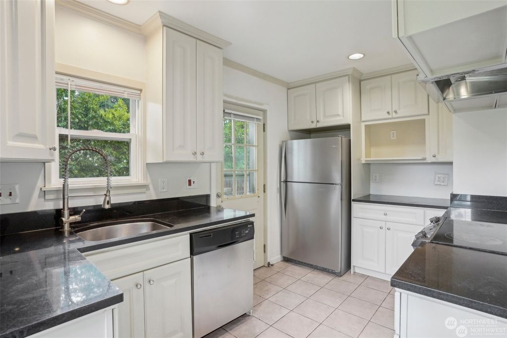Photo of 19221 15th Avenue NE, Shoreline, WA 98155 (MLS # 2298384)