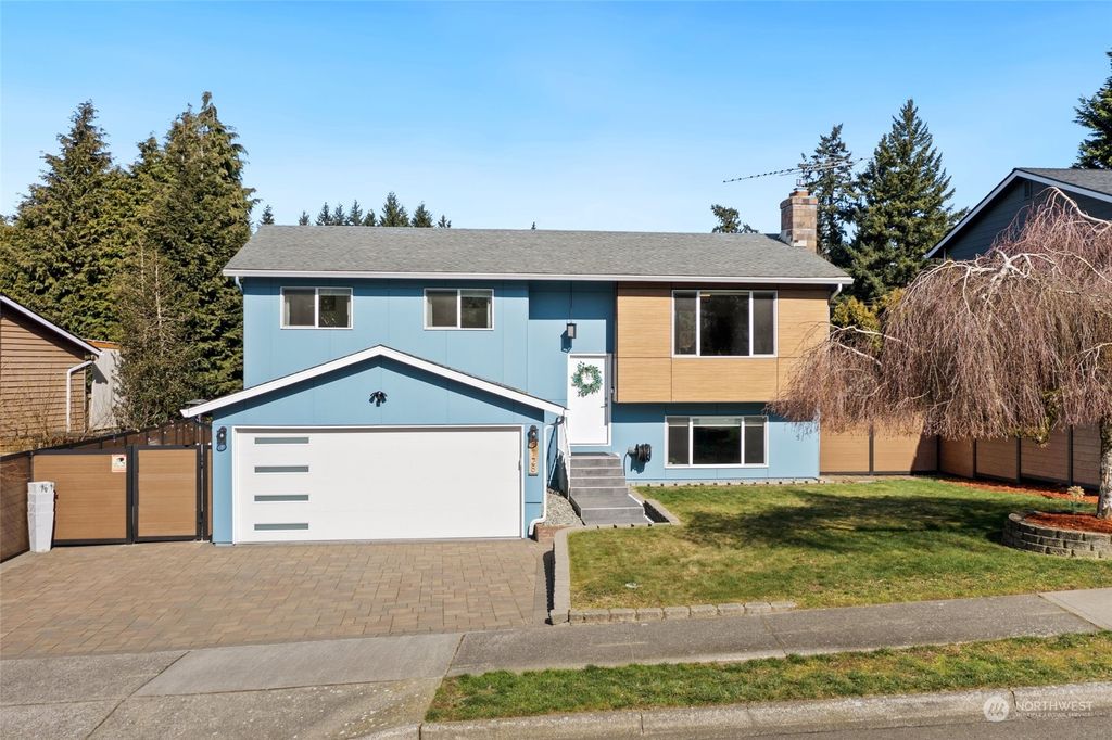 Photo of 2728 NE 23rd Place, Renton, WA 98056 (MLS # 2208298)