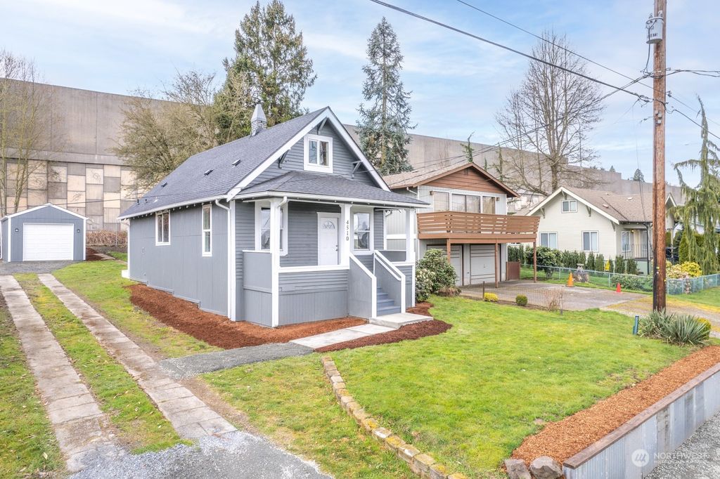 Photo of 4510 S 4th Ave Ave, Everett, WA 98203 (MLS # 2212502)