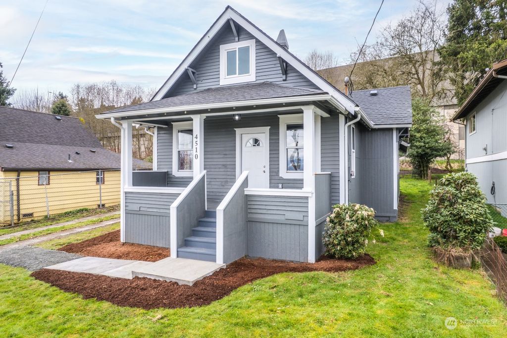 Photo of 4510 S 4th Ave Ave, Everett, WA 98203 (MLS # 2212502)