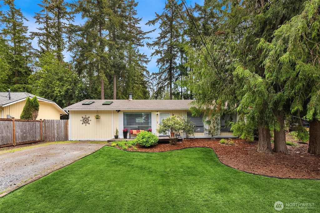 Photo of 920 207th Place NE, Sammamish, WA 98074 (MLS # 2375774)