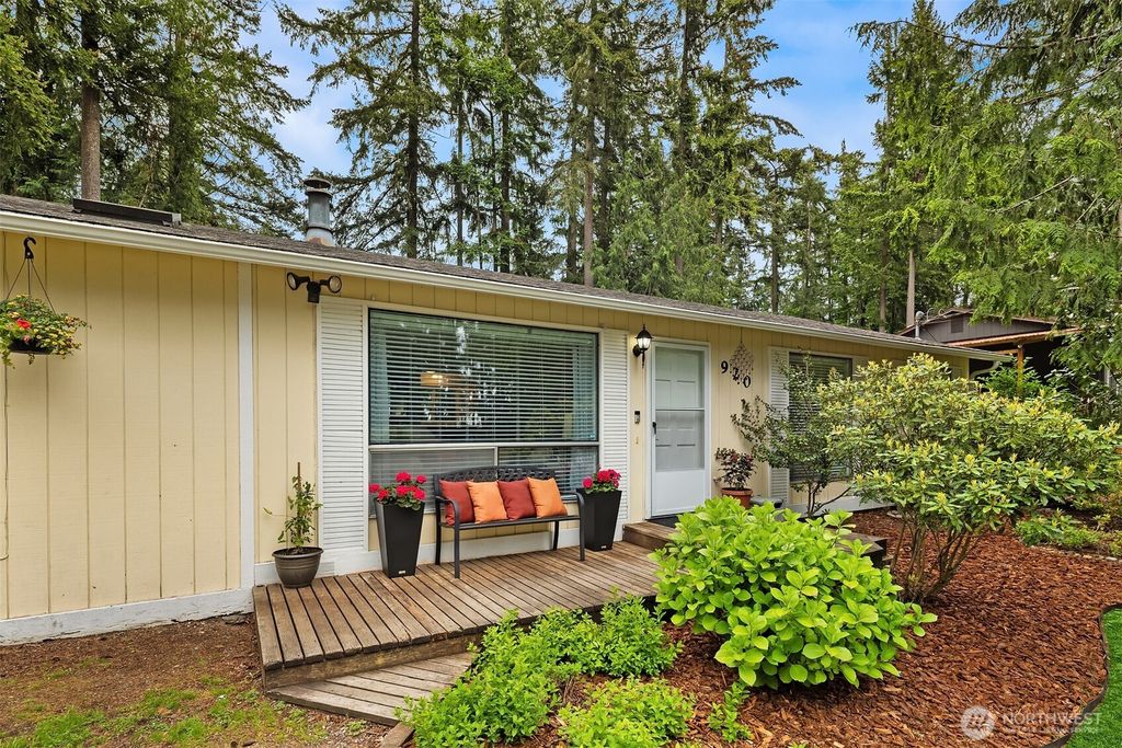 Photo of 920 207th Place NE, Sammamish, WA 98074 (MLS # 2375774)