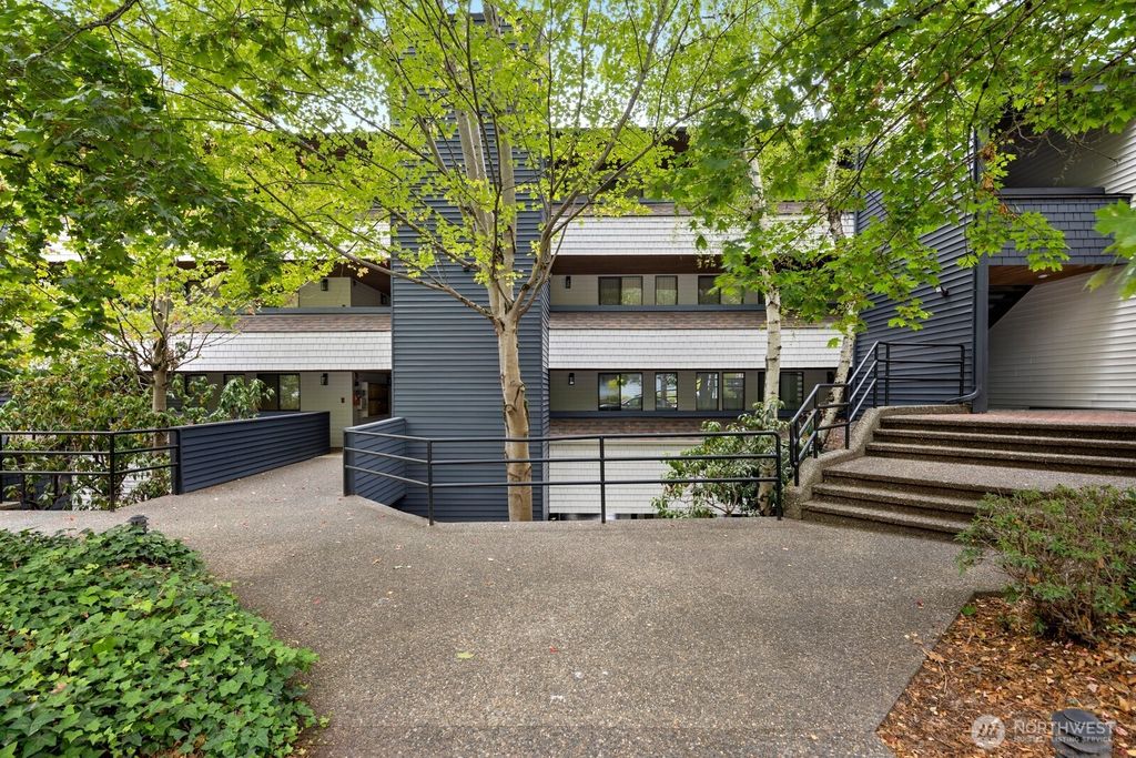 Photo of 3055 80th Avenue SE #107, Mercer Island, WA 98040 (MLS # 2432972)