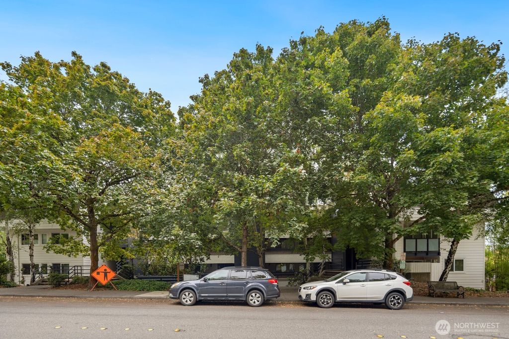 Photo of 3055 80th Avenue SE #107, Mercer Island, WA 98040 (MLS # 2432972)