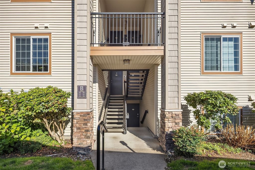Photo of 25025 SE Klahanie Boulevard #B101, Issaquah, WA 98029 (MLS # 2467994)
