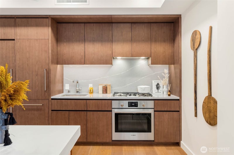 121 Stewart Street 1305