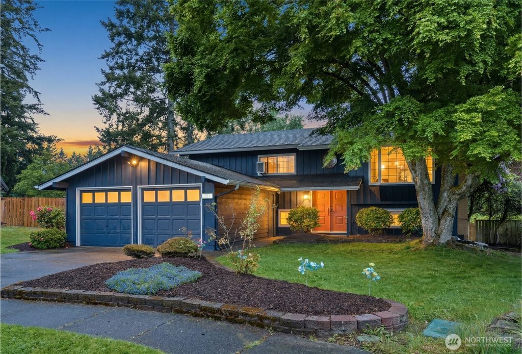 Photo of 17518 NE 22nd Court, Redmond, WA 98052 (MLS # 2526544)