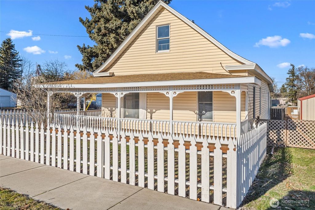 Photo of 150 S Birch St, Reardan, WA 99029 (MLS # 2473322)