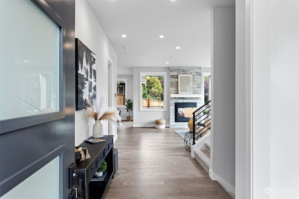 Photo of 18138 94th Avenue NE, Bothell, WA 98011 (MLS # 2165187)