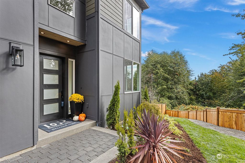 Photo of 18138 94th Avenue NE, Bothell, WA 98011 (MLS # 2165187)