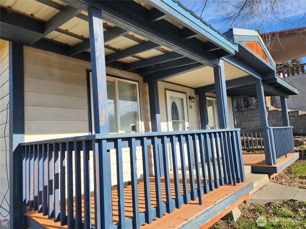 Photo of 19 1st Street E, Tonasket, WA 98855 (MLS # 2476889)