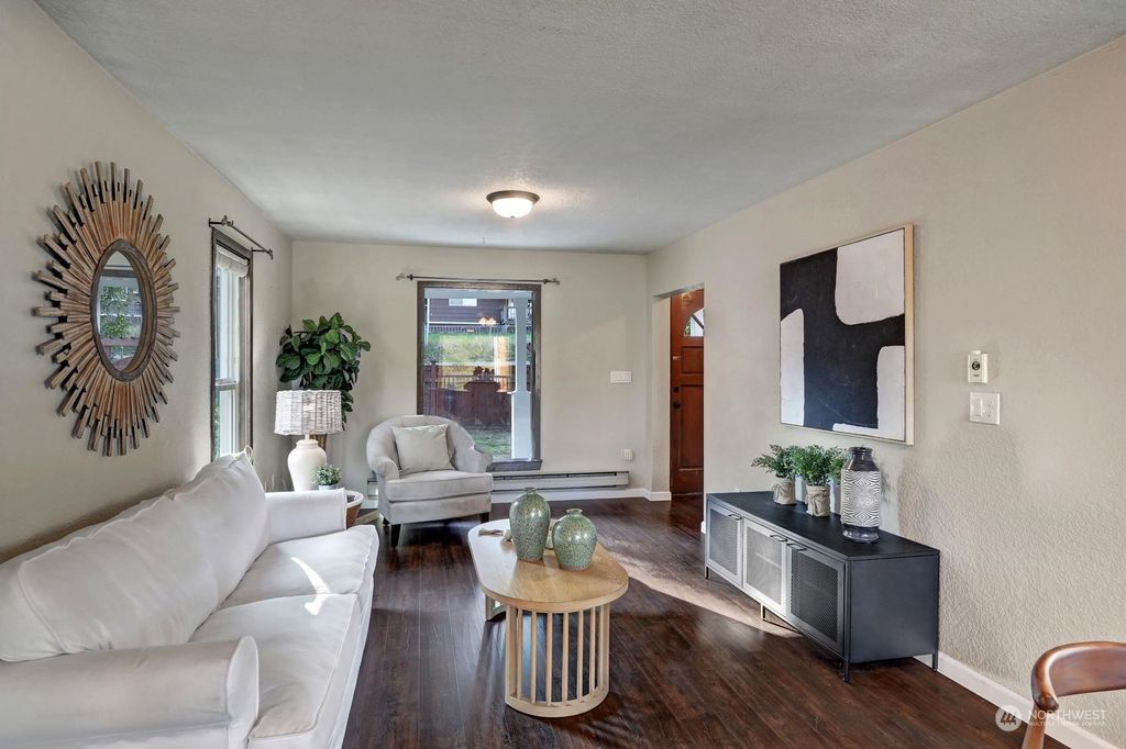 Photo of 5607 S 2nd Avenue, Everett, WA 98203 (MLS # 2169269)