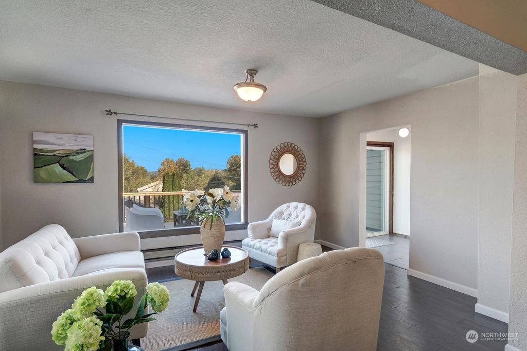 Photo of 5607 S 2nd Avenue, Everett, WA 98203 (MLS # 2169269)