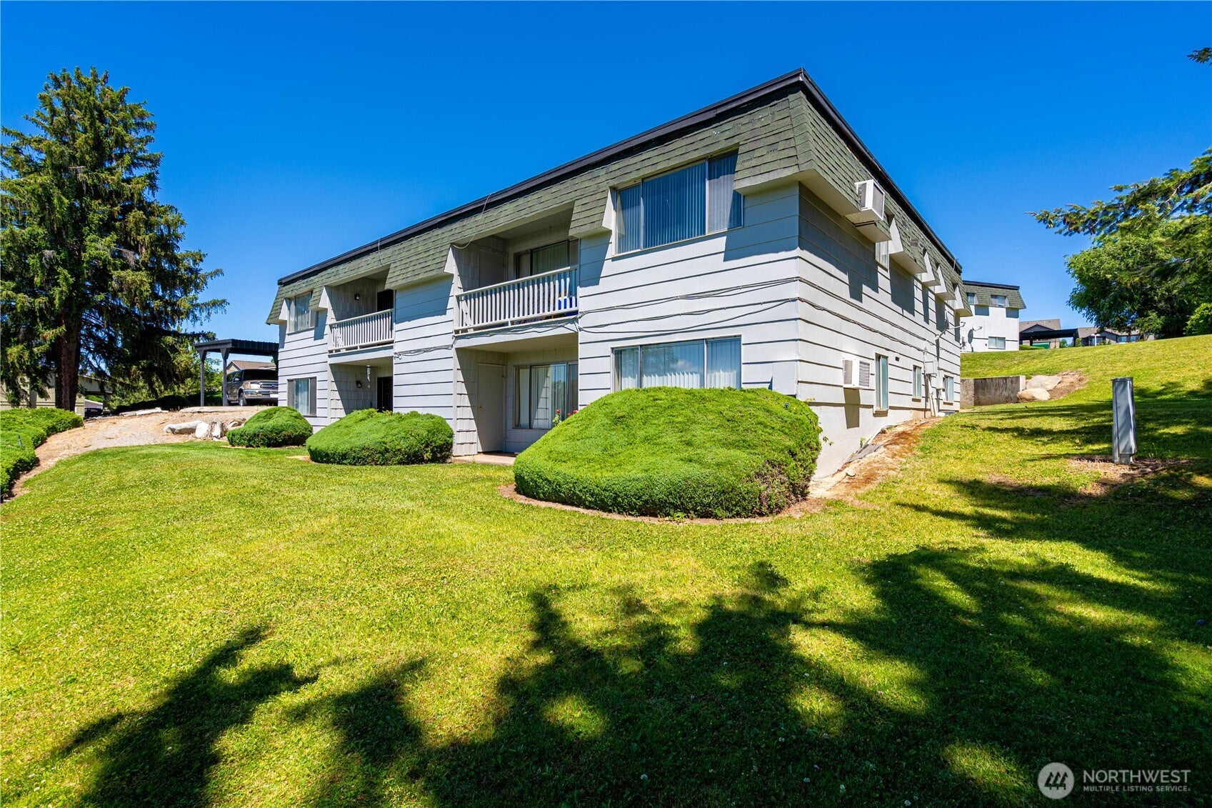 933 N Baker Avenue 1-16