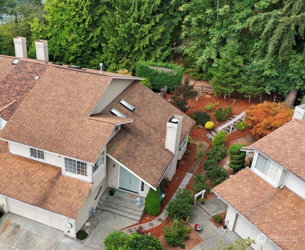 Photo of 16171 SE 33rd Circle, Bellevue, WA 98008 (MLS # 2271115)