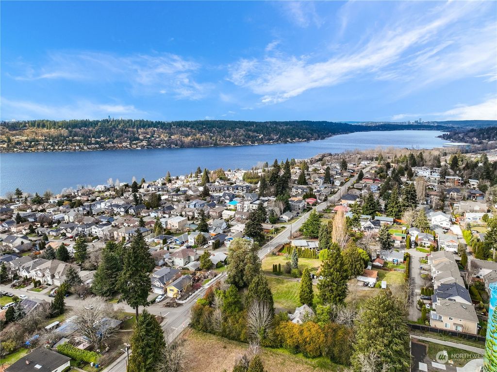 Photo of 3102 Park Avenue N, Renton, WA 98056 (MLS # 2042994)