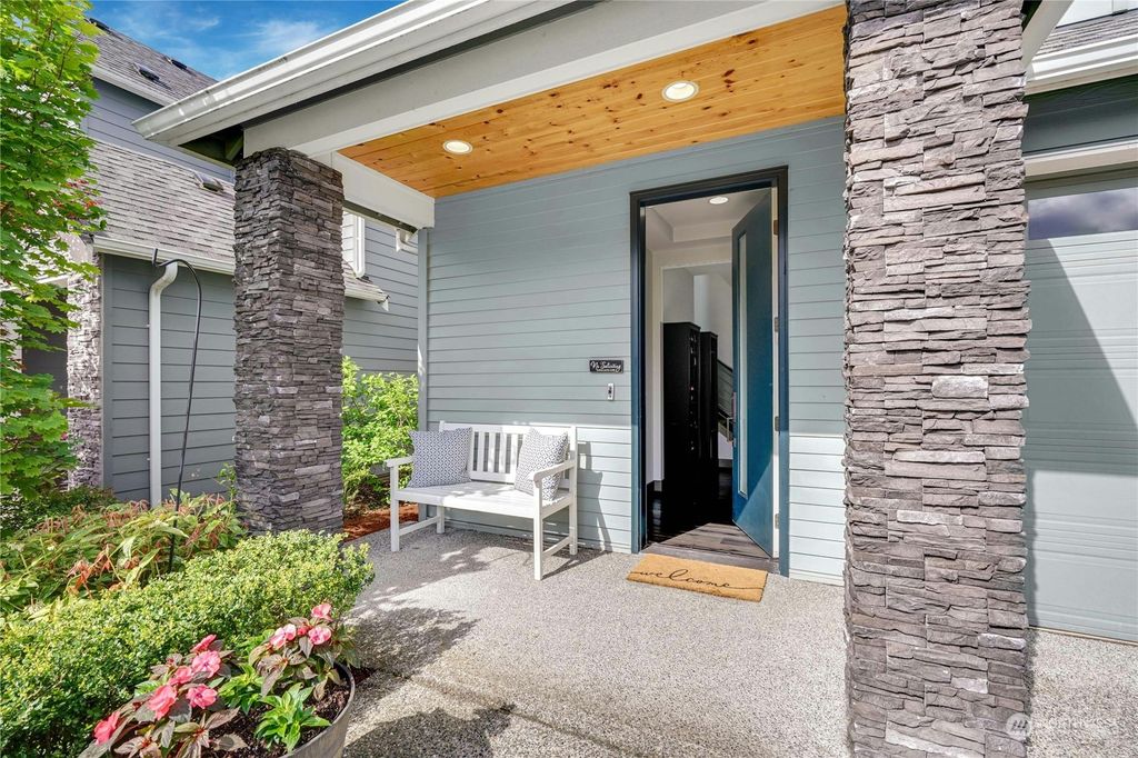 Photo of 13930 18TH Place W, Lynnwood, WA 98087 (MLS # 2237394)