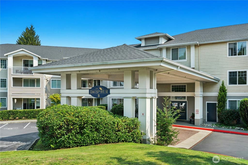 Photo of 2244 132nd Avenue SE #B208, Bellevue, WA 98005 (MLS # 2570094)