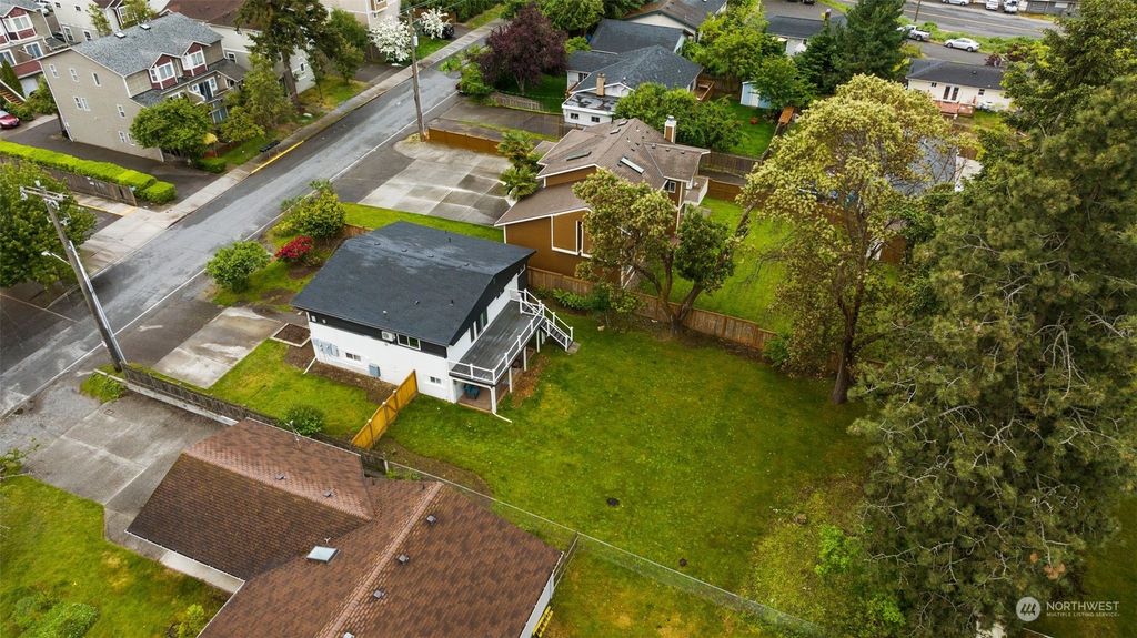 Photo of 17533 12th Avenue NE, Shoreline, WA 98155 (MLS # 2244887)