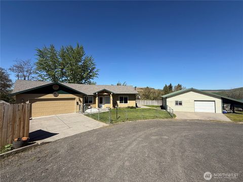 Photo of 102 S 8th Street, Dayton, WA 99328 (MLS # 2516718)