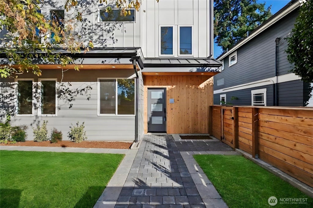 Photo of 5044 35th Avenue NE, Seattle, WA 98105 (MLS # 2592370)