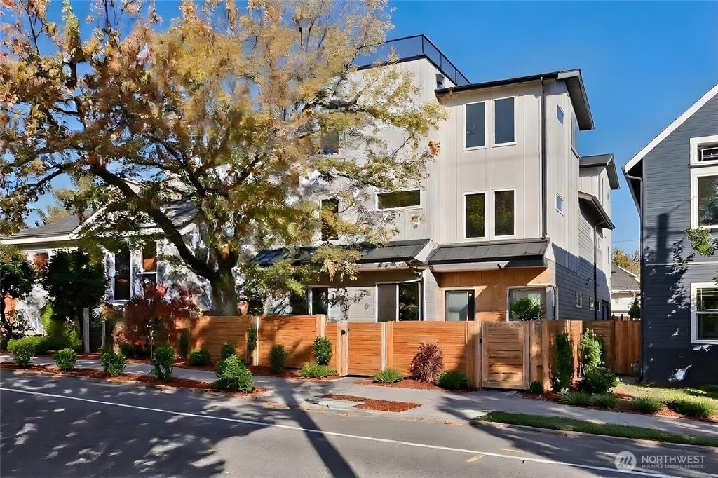 Photo of 5044 35th Avenue NE, Seattle, WA 98105 (MLS # 2592370)