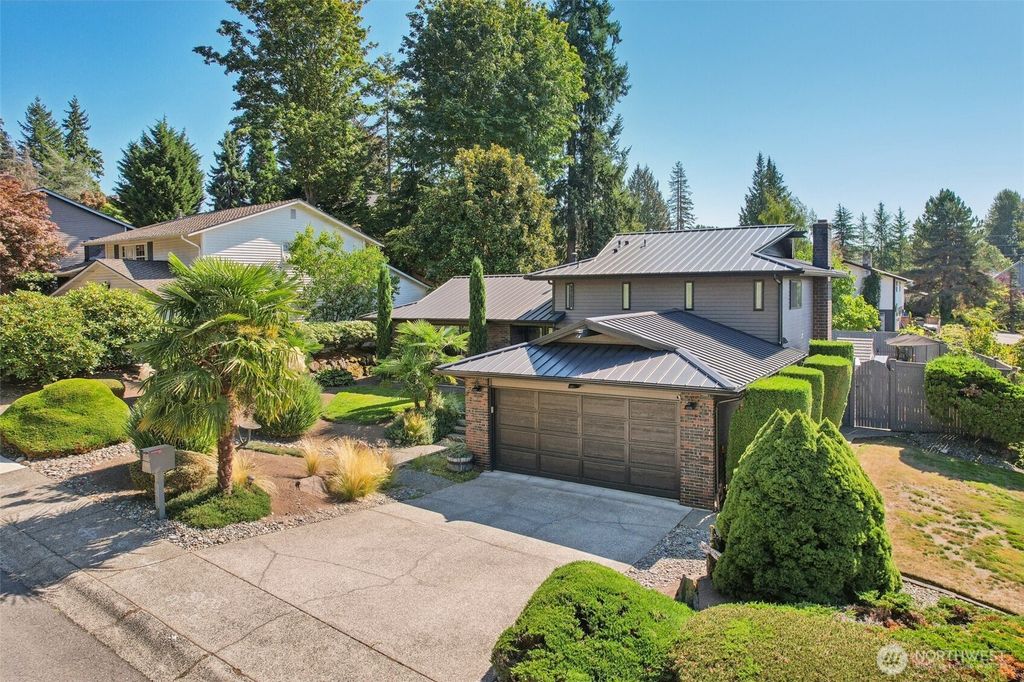 Photo of 14919 NE 10th Place, Bellevue, WA 98007 (MLS # 2435954)