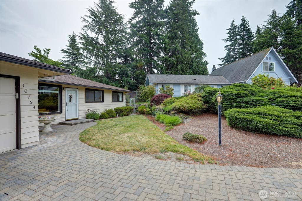 Photo of 16724 NE 22nd Street, Bellevue, WA 98008 (MLS # 2544315)