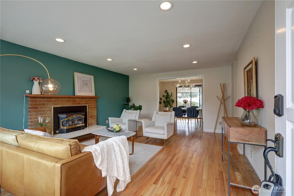 Photo of 16724 NE 22nd Street, Bellevue, WA 98008 (MLS # 2544315)