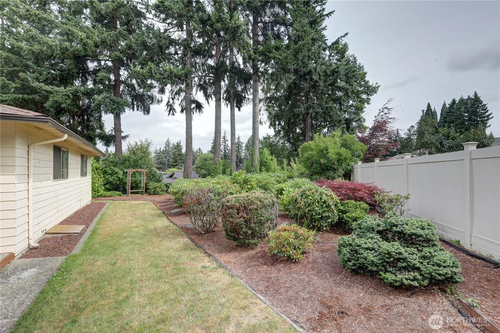 Photo of 16724 NE 22nd Street, Bellevue, WA 98008 (MLS # 2544315)