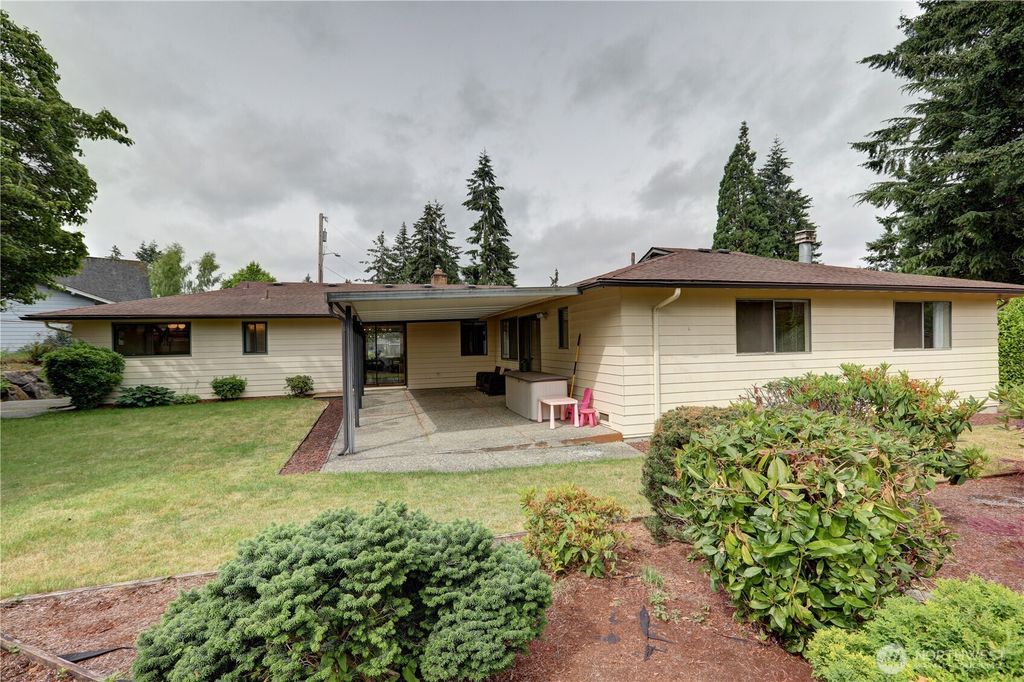 Photo of 16724 NE 22nd Street, Bellevue, WA 98008 (MLS # 2544315)