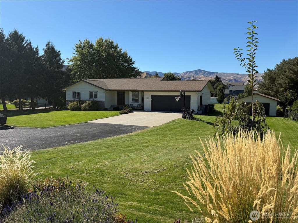 Photo of 420 S Mason Avenue, East Wenatchee, WA 98802 (MLS # 2589516)