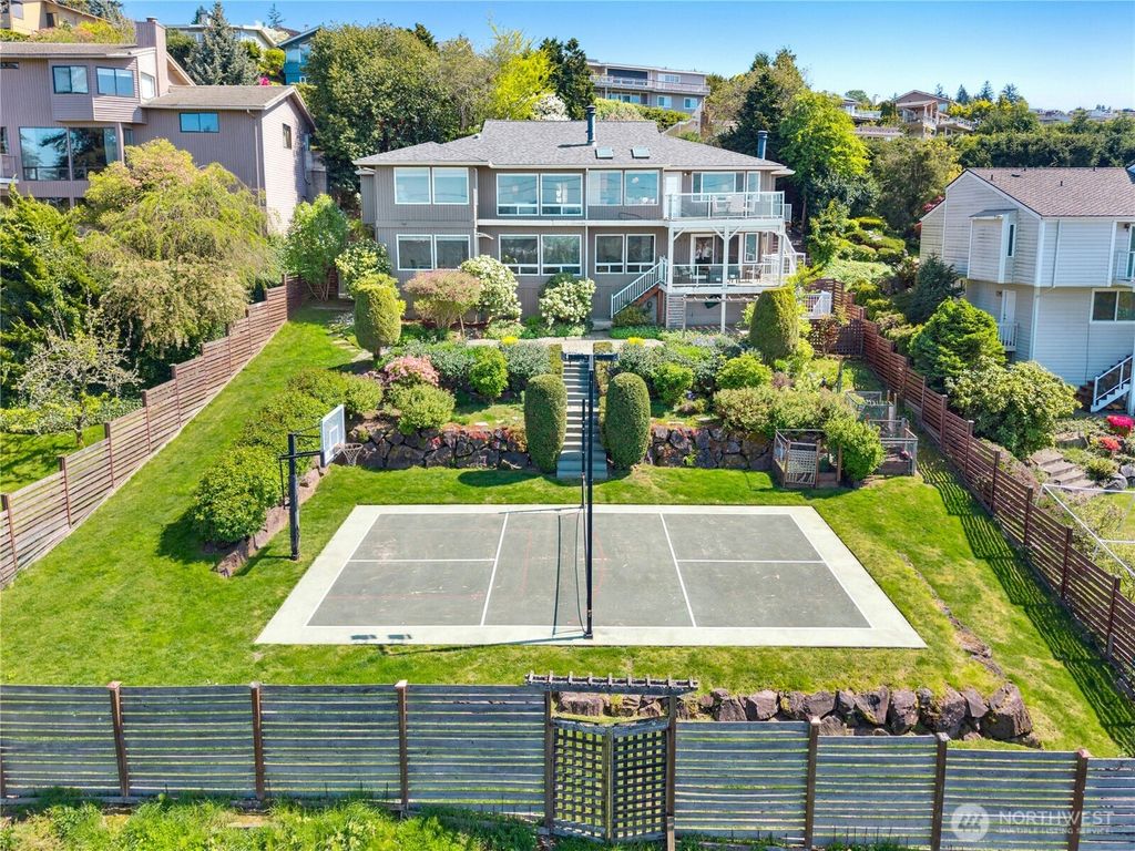 Photo of 13712 SE 44th Street, Bellevue, WA 98006 (MLS # 2387818)