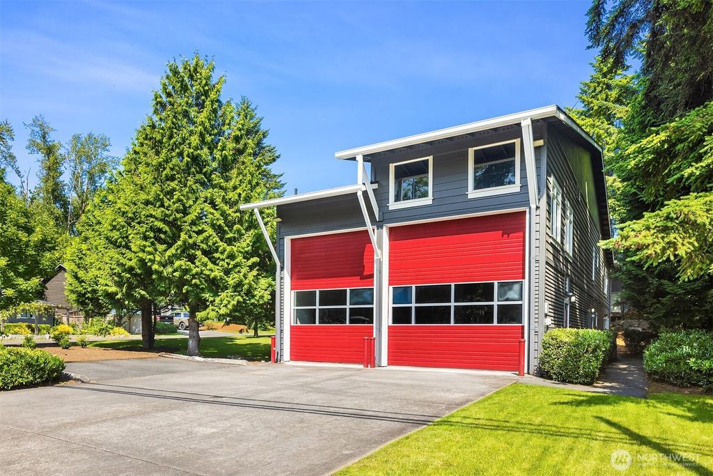 Photo of 8411 NE 141st Street, Kirkland, WA 98034 (MLS # 2395123)