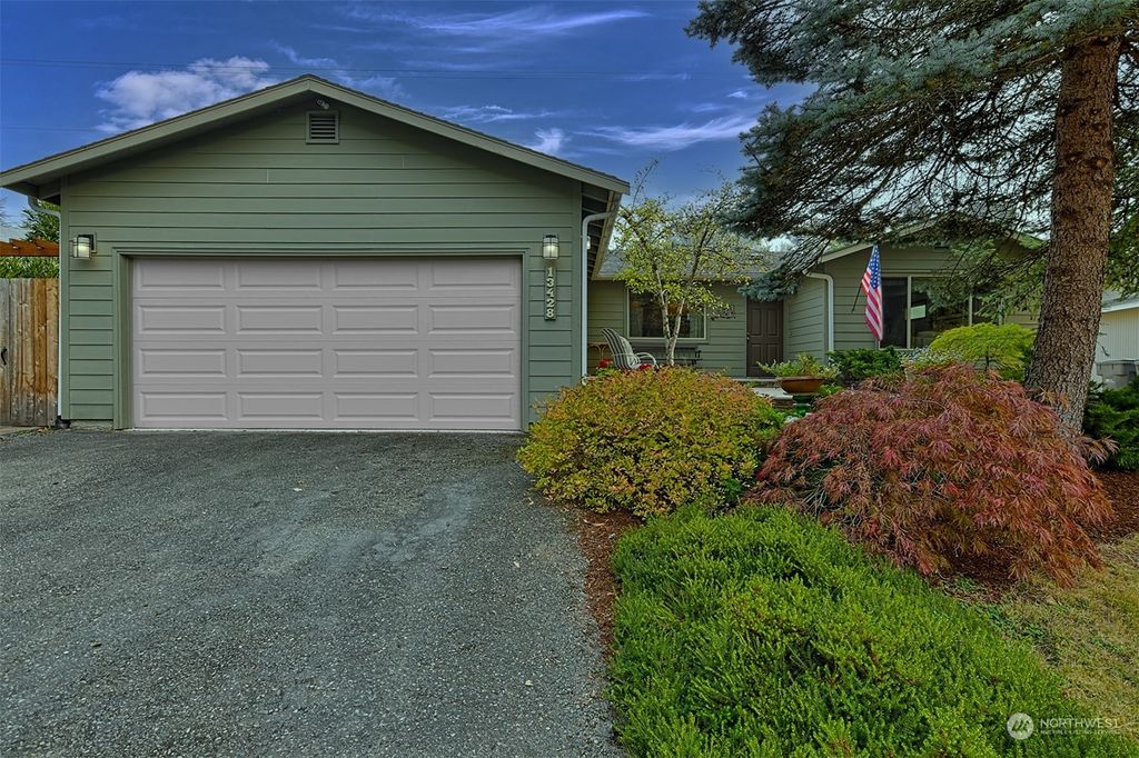 Photo of 13428 123rd Avenue NE, Kirkland, WA 98034 (MLS # 2009829)