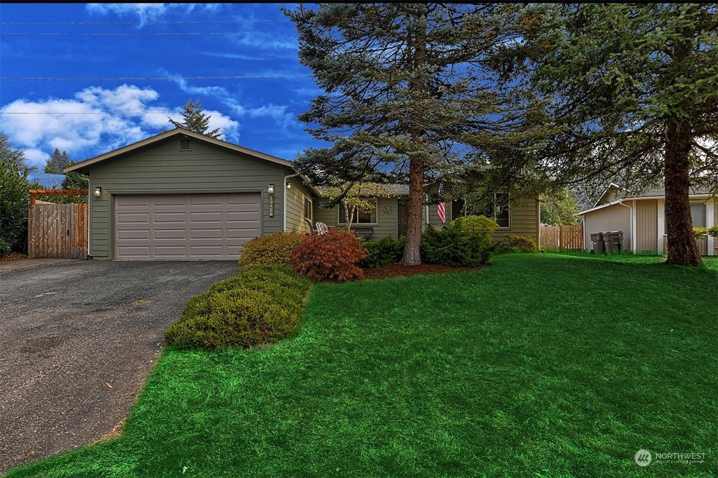 Photo of 13428 123rd Avenue NE, Kirkland, WA 98034 (MLS # 2009829)