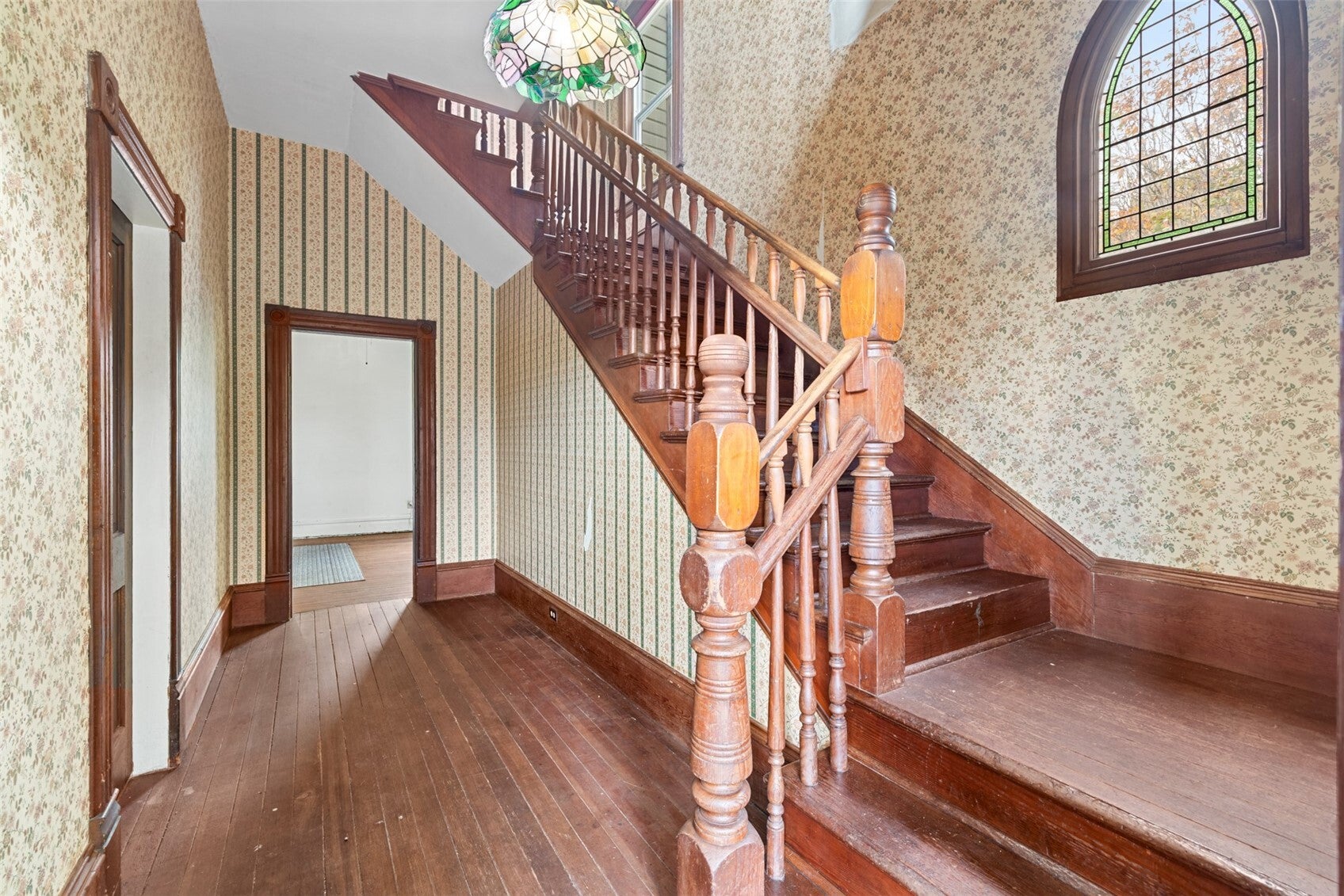 318 W 8th Street