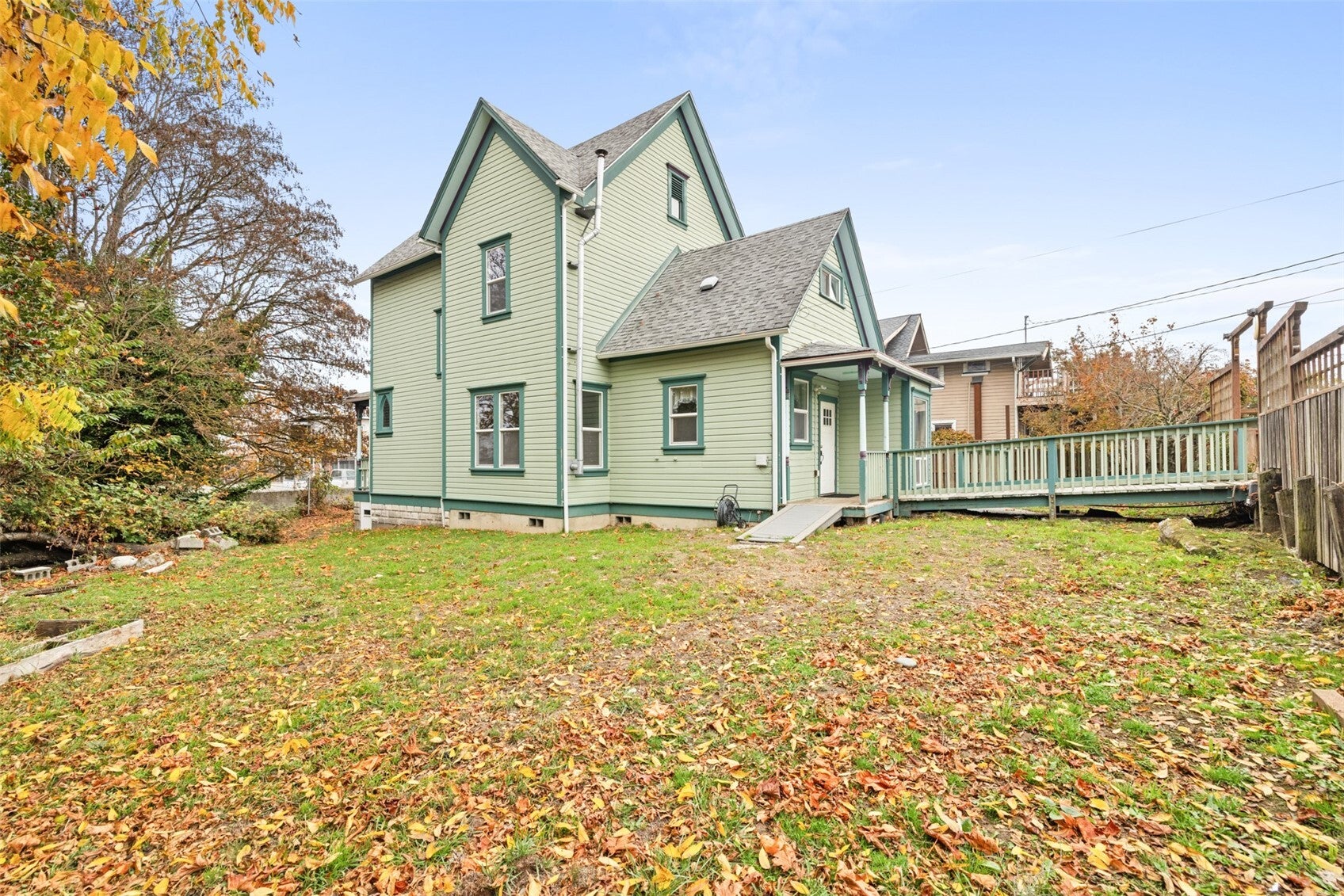 318 W 8th Street