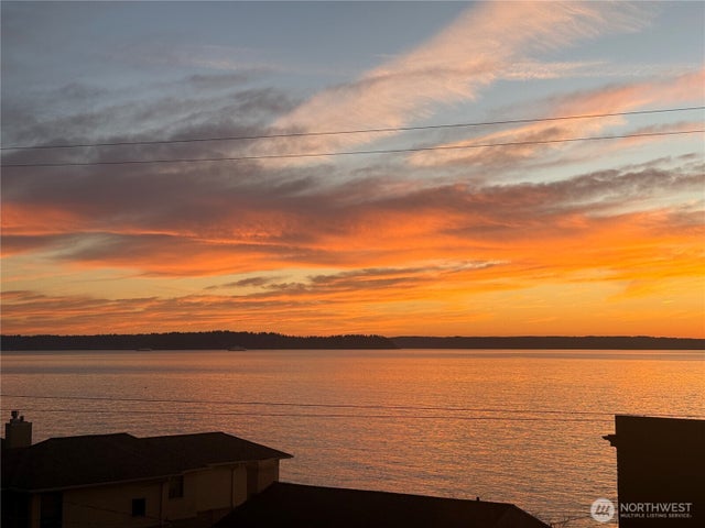 5064 Beach Drive SW, Seattle