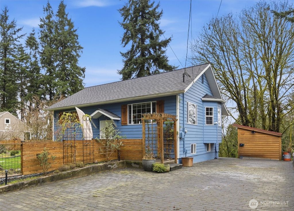 Photo of 4325 Federal Avenue, Everett, WA 98203 (MLS # 2494802)