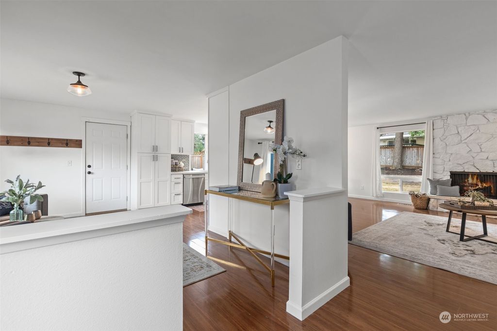 Photo of 1043 S 325th Street, Federal Way, WA 98003 (MLS # 2272634)