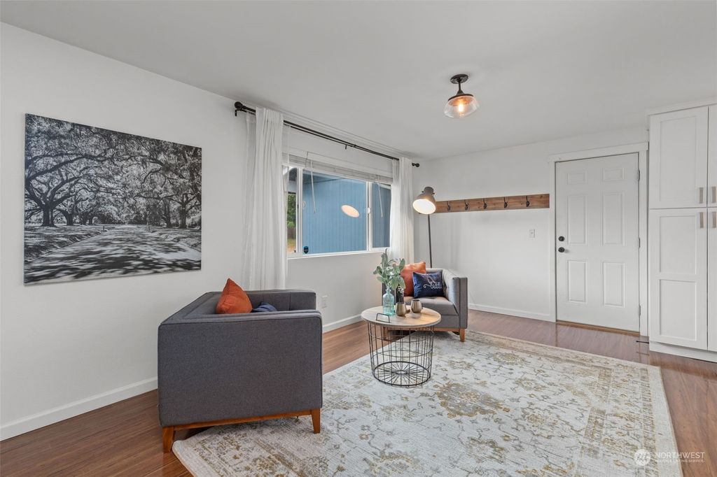 Photo of 1043 S 325th Street, Federal Way, WA 98003 (MLS # 2272634)