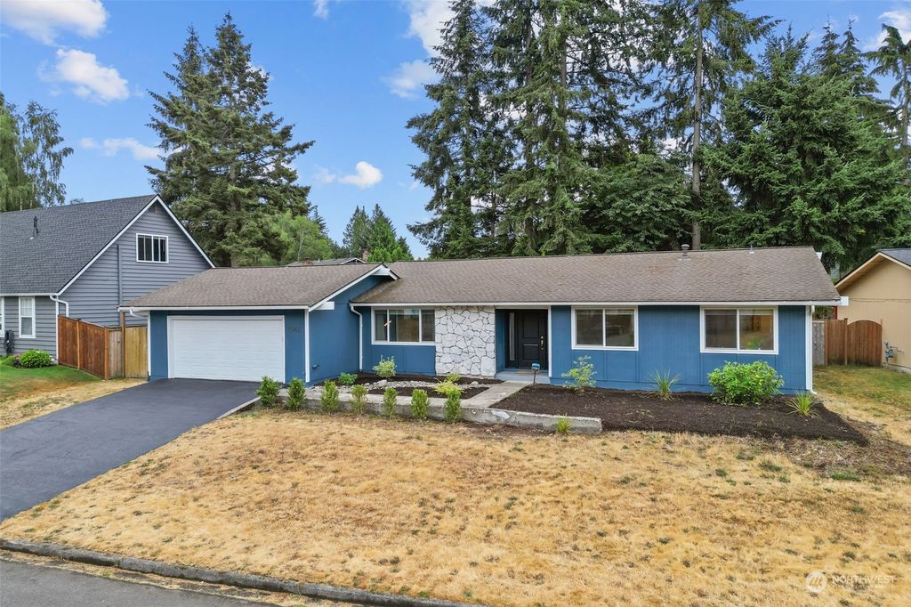 Photo of 1043 S 325th Street, Federal Way, WA 98003 (MLS # 2272634)