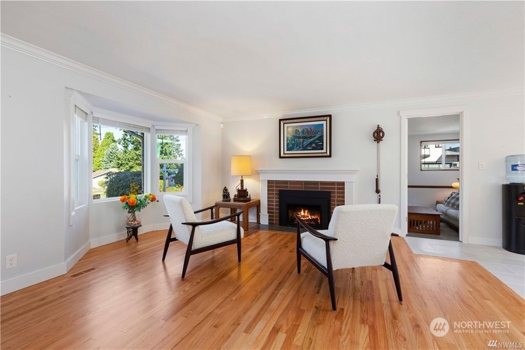 Photo of 2716 MEADOW Avenue N, Renton, WA 98056 (MLS # 2185157)